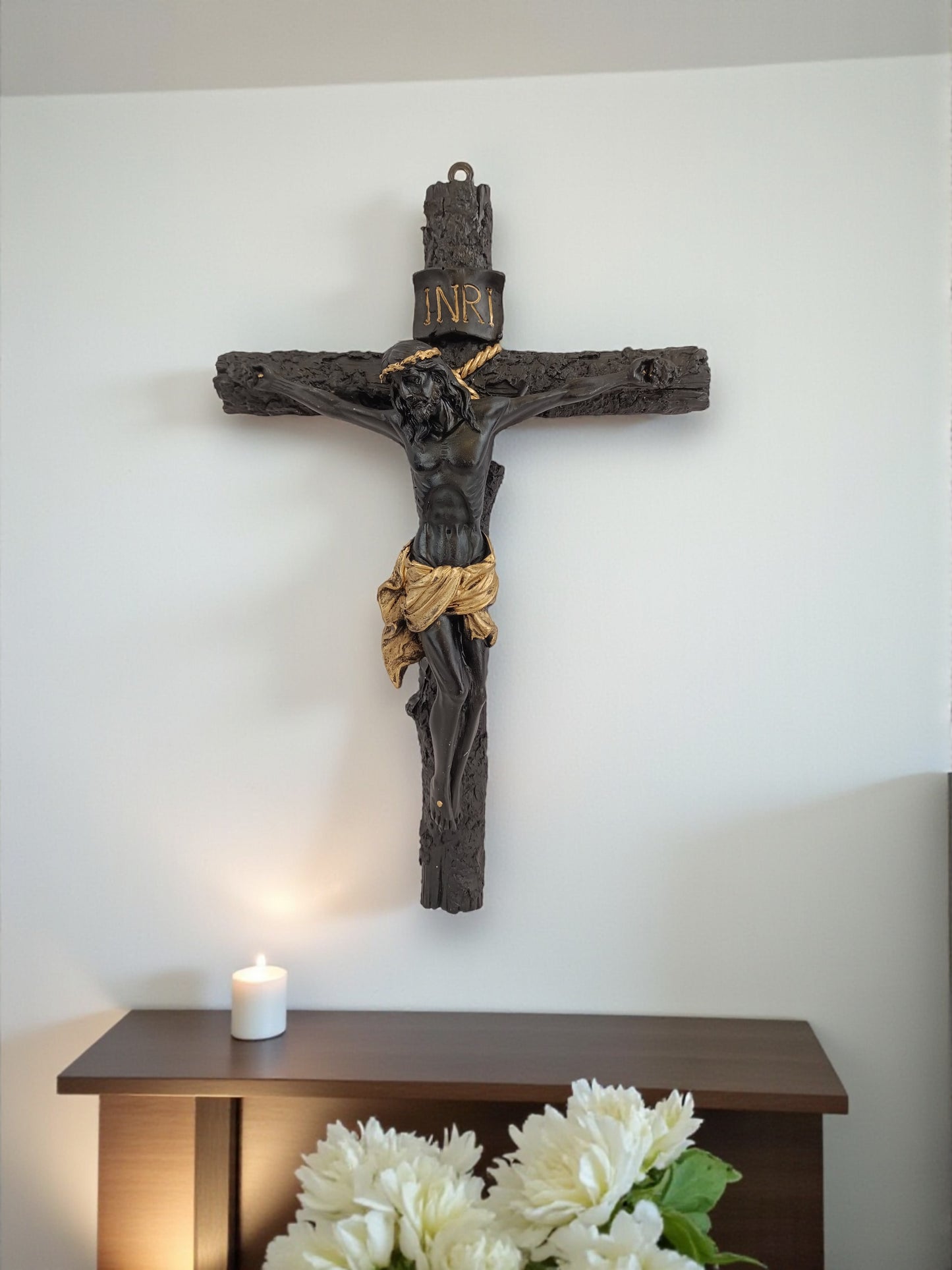 Crucifijo de Pared, Cruz de resina, Cristo de Esquipulas. Señor del veneno.