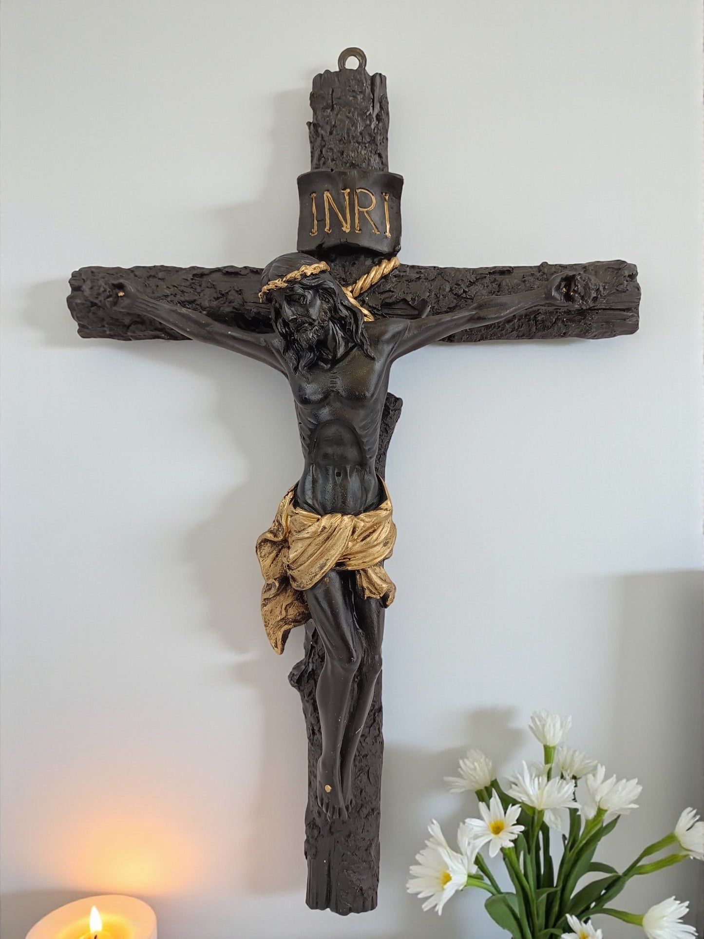 Crucifijo de Pared, Cruz de resina, Cristo de Esquipulas. Señor del veneno.