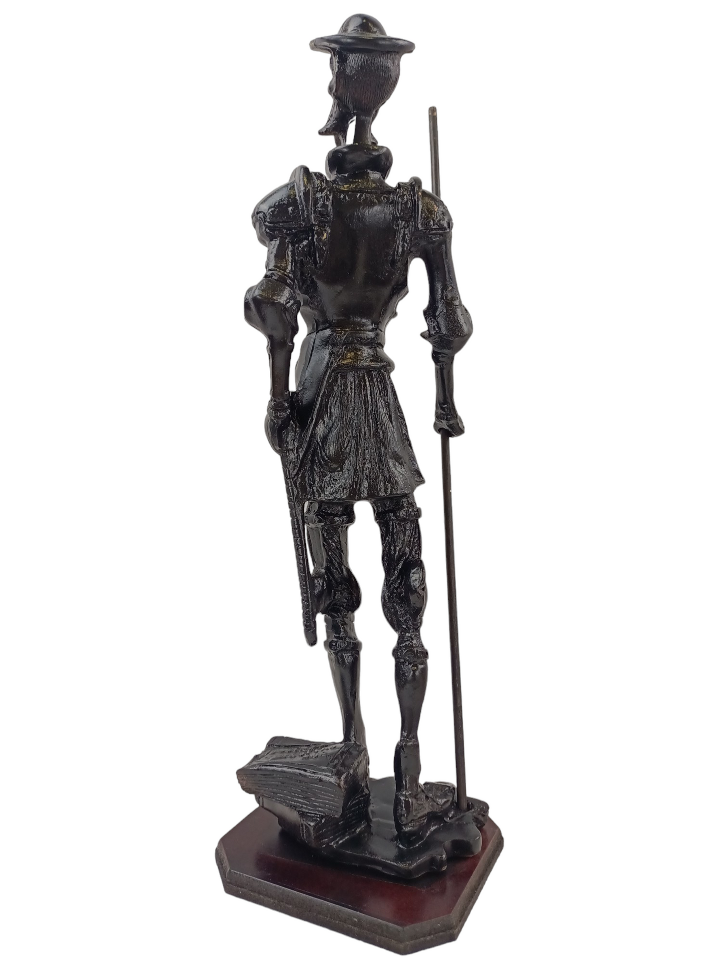 Figura Don Quijote de la Mancha – Estatua en Resina con Base de Madera Natural