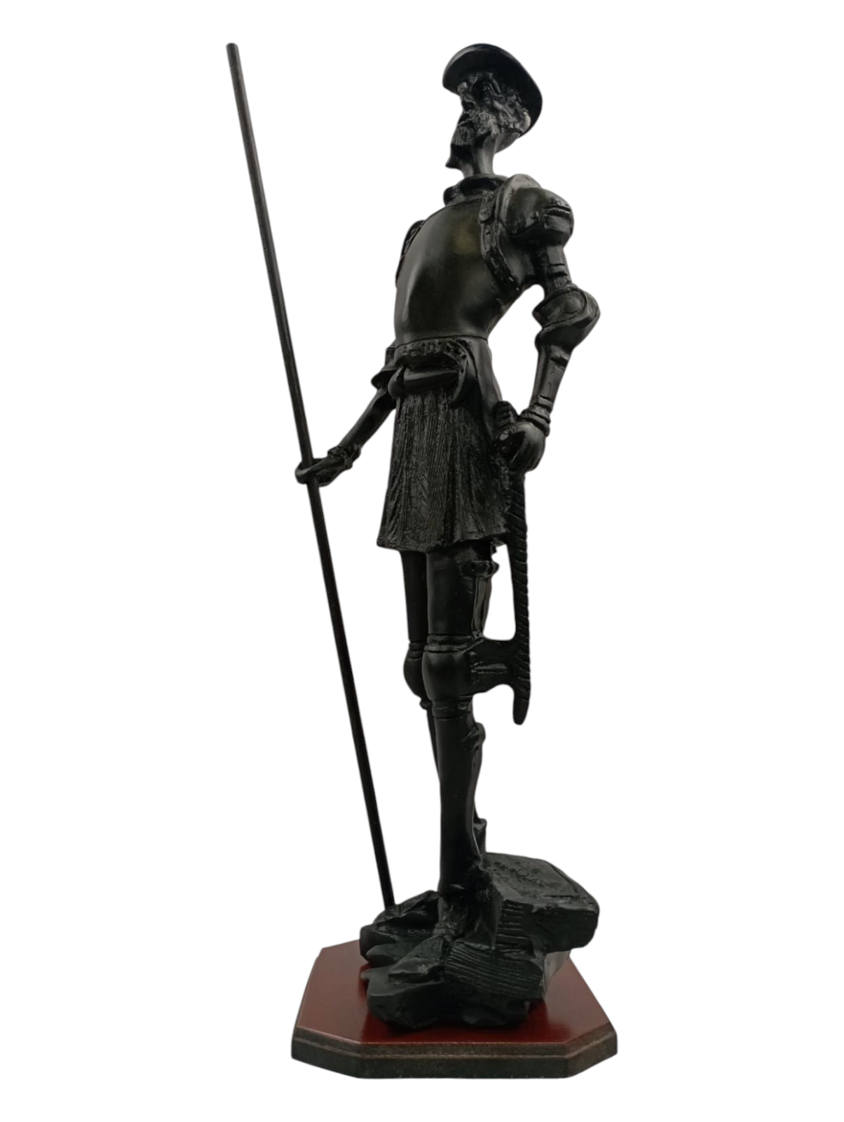 Figura Don Quijote de la Mancha – Estatua en Resina con Base de Madera Natural