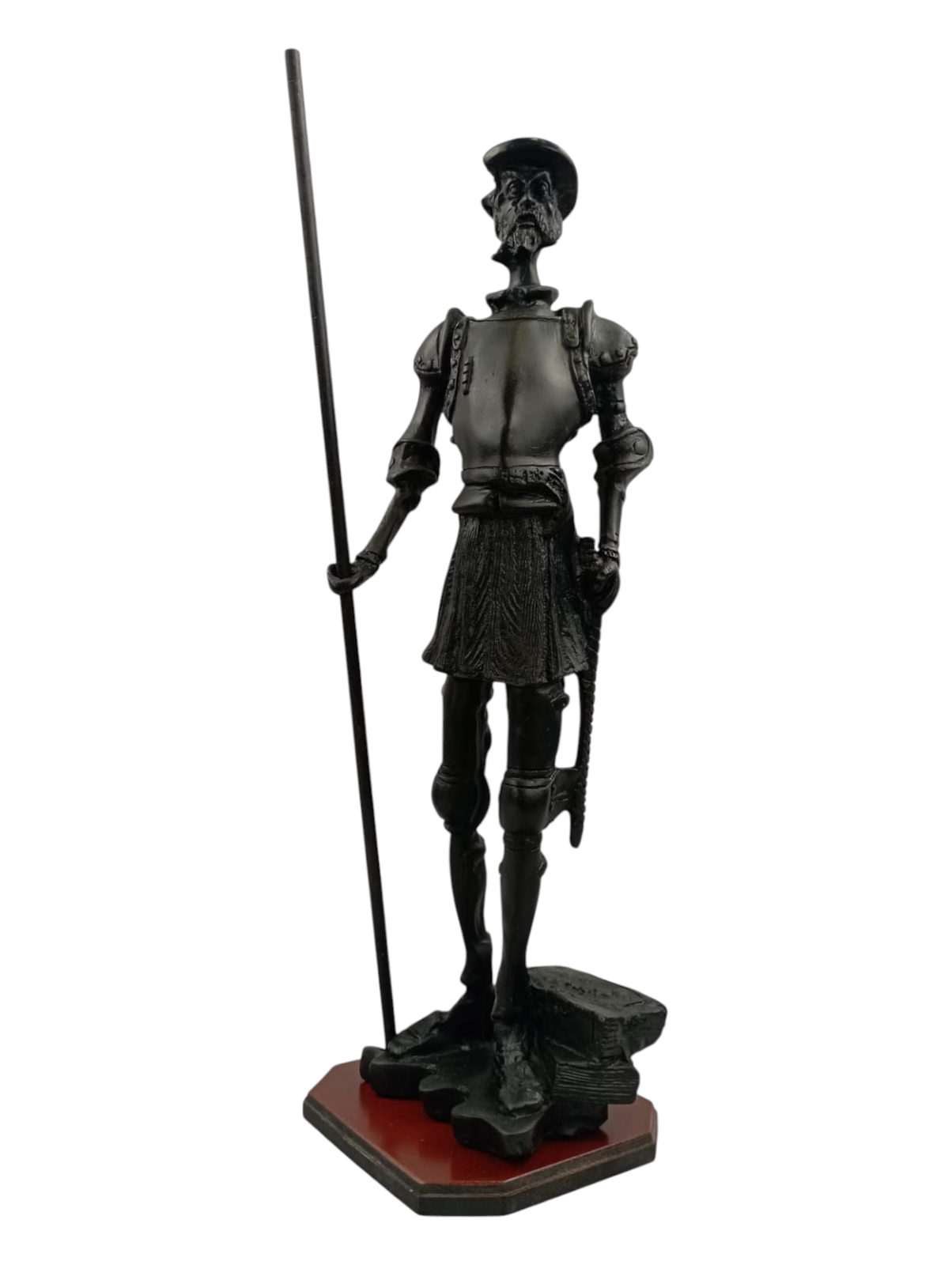 Figura Don Quijote de la Mancha – Estatua en Resina con Base de Madera Natural