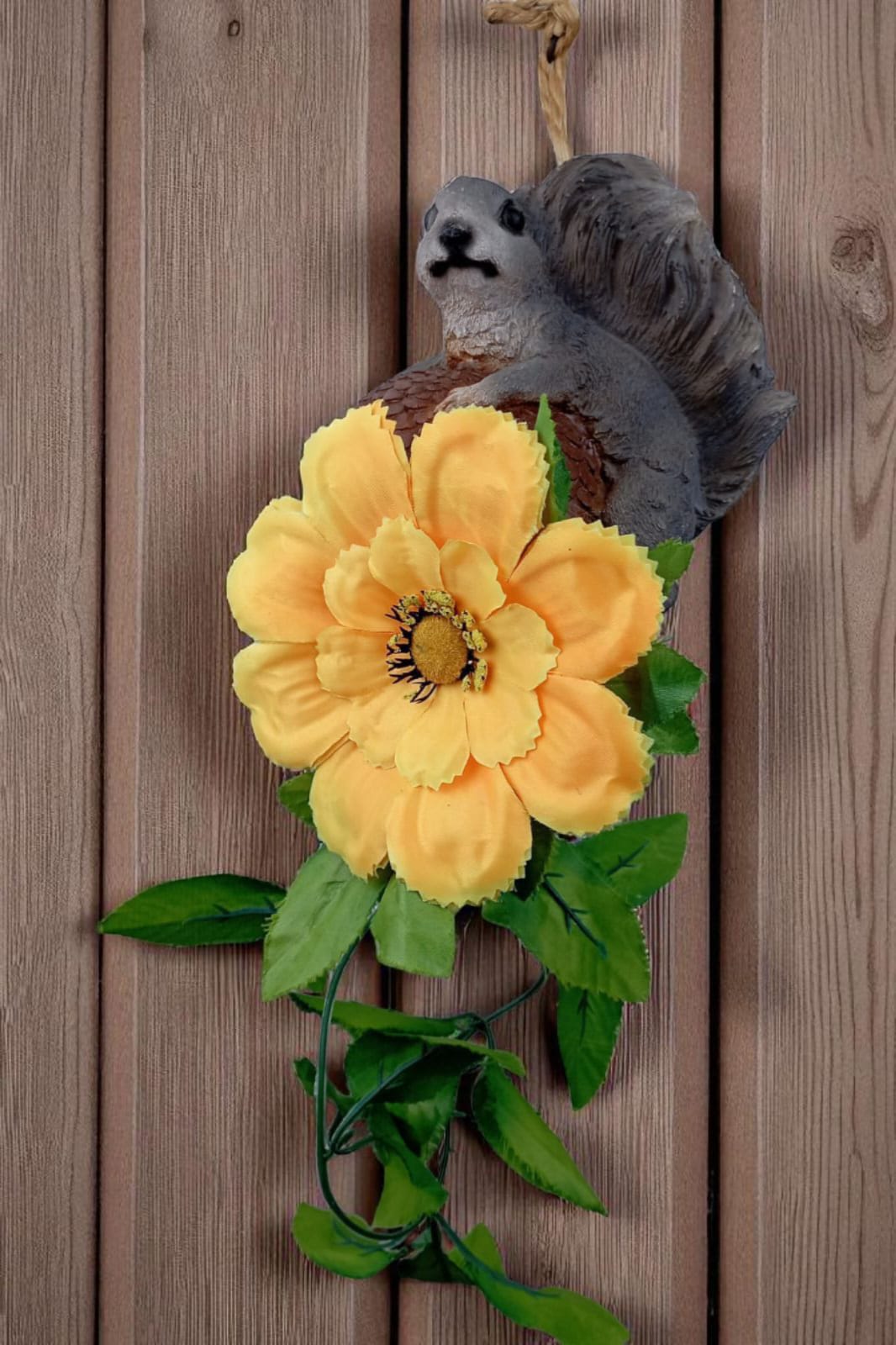 Ardilla Decorativa Colgante para pájaros | Plantas – Figura de Resina 20 cm | Adorno Rústico para Jardín y Exterior
