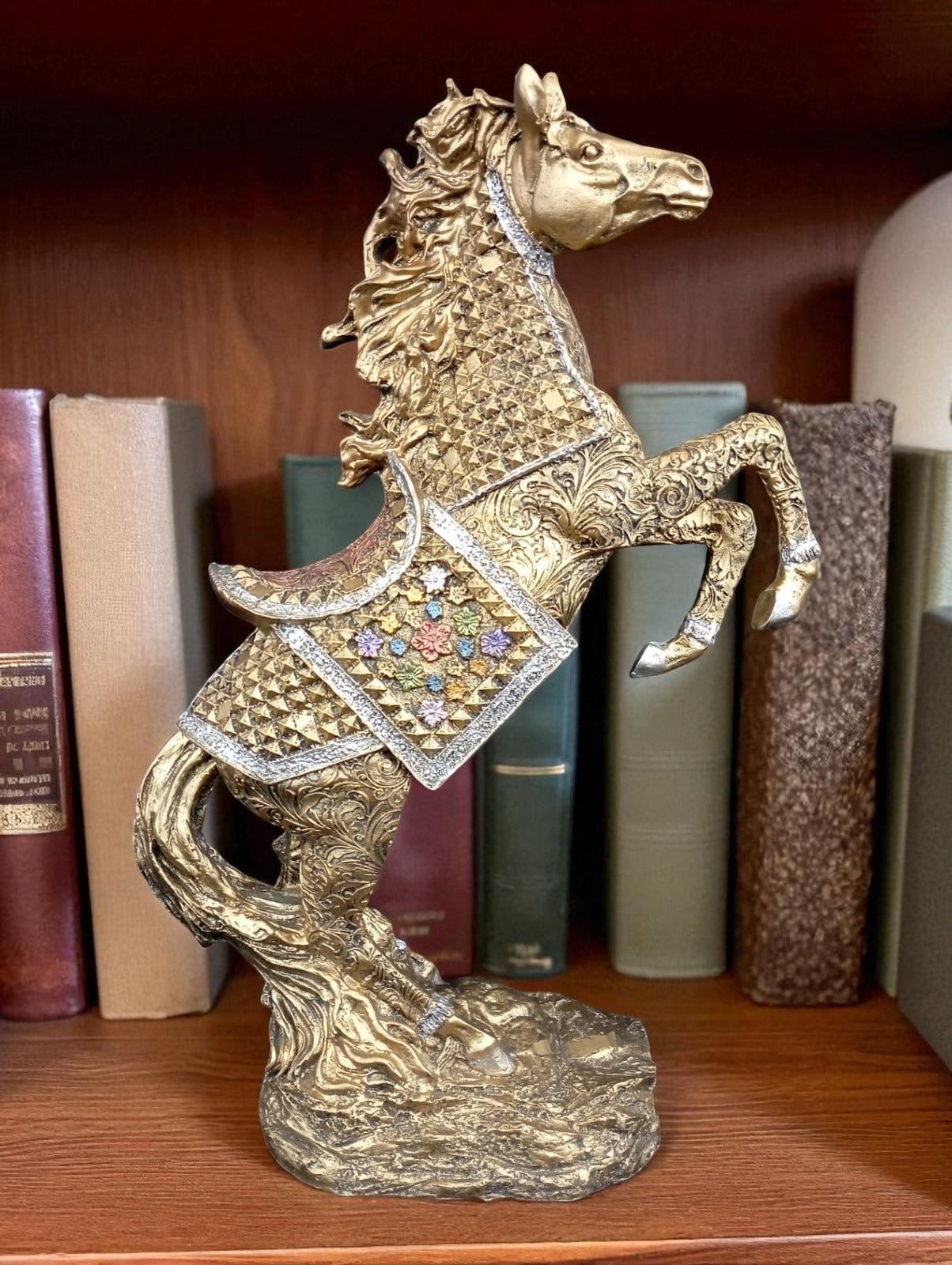 Caballo Decorativo Dorado | Escultura de Caballo en Resina para Decoración Elegante