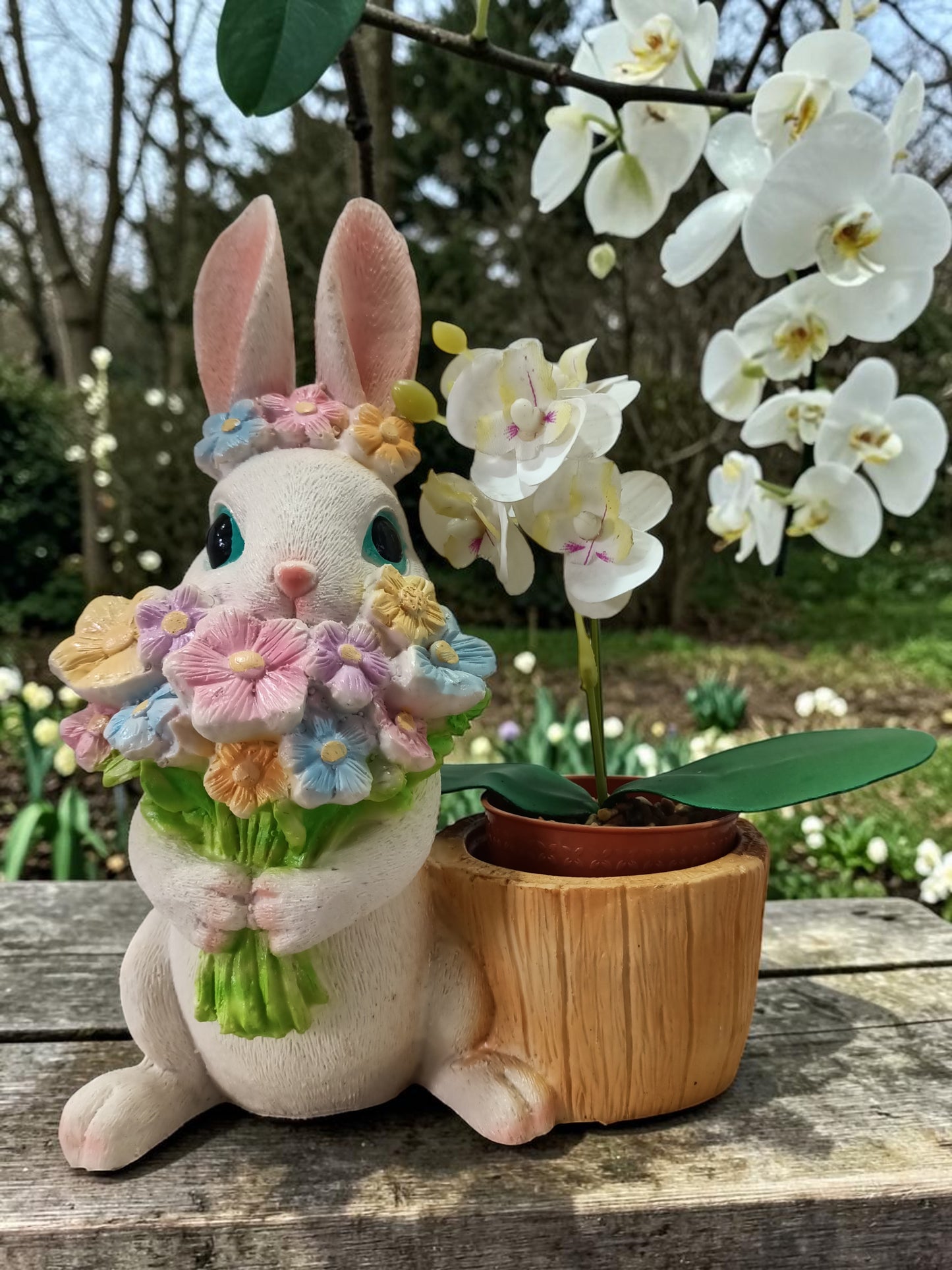 Maceta Decorativa Conejito con Flores – Dulzura que Decora y Enamora