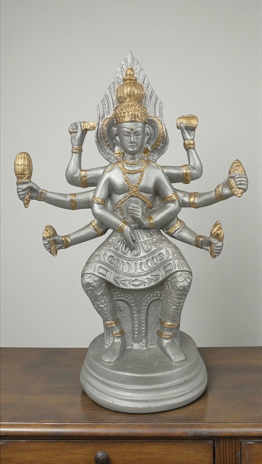 Escultura de la Diosa Kali Multibrazos – Estatua Espiritual en Resina 30 cm