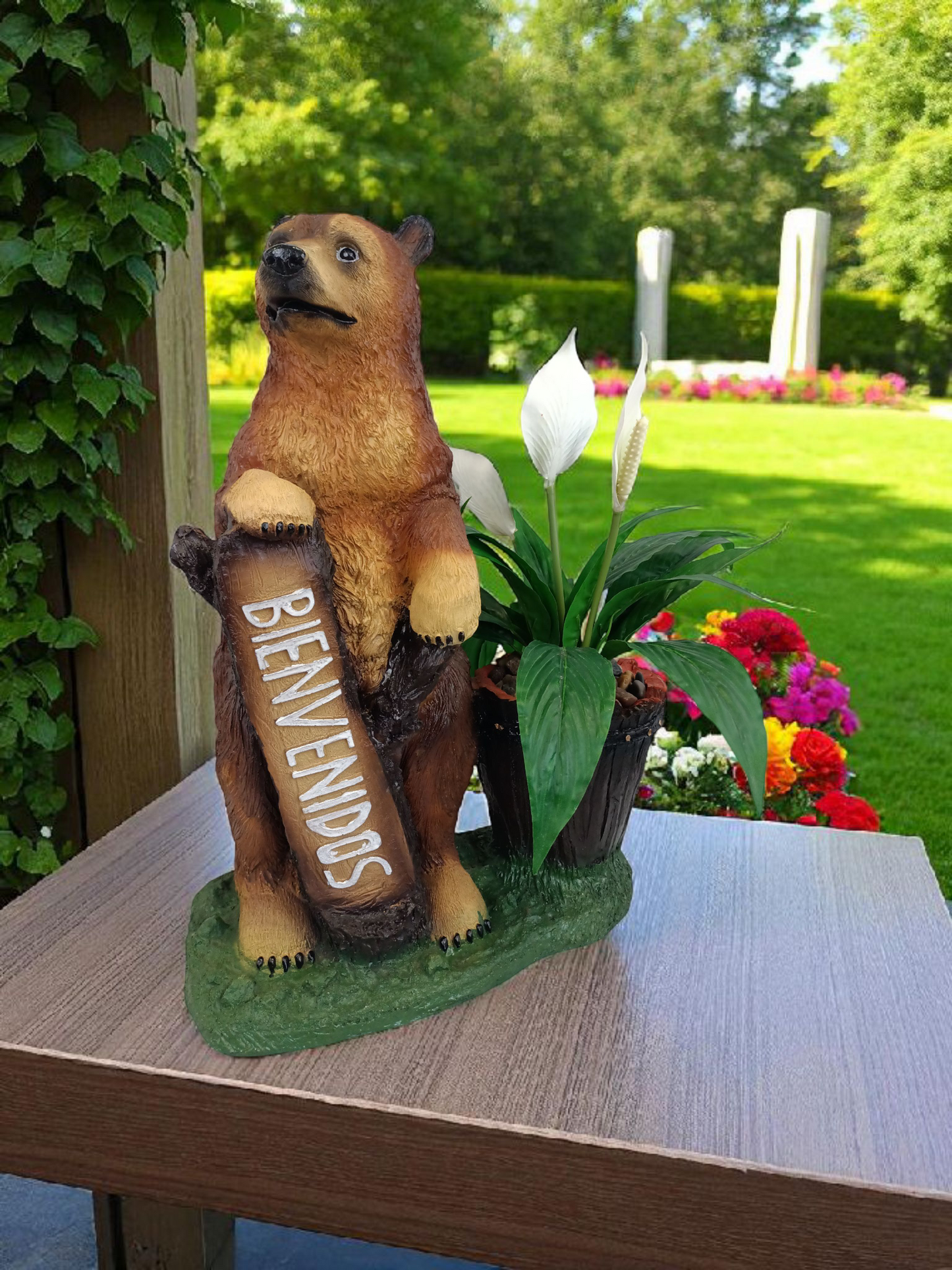 Oso Decorativo “Bienvenidos” y Maceta para Jardín
