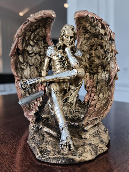 Figura Decorativa de Lucifer Ángel Caído – Elegancia Oscura en Resina