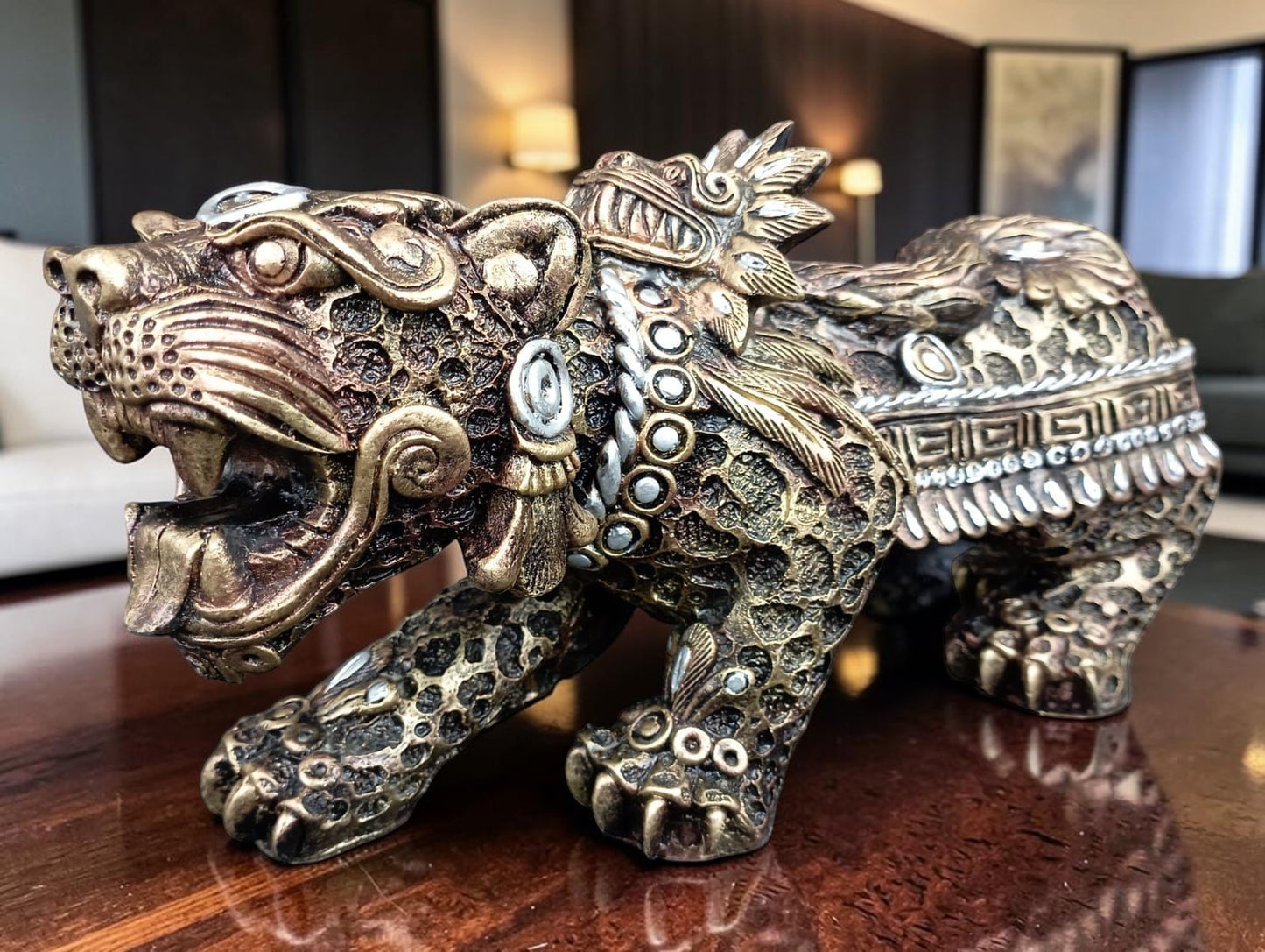 Jaguar Azteca Decorativo en Resina – Figura Ancestral de Poder y Elegancia | 36 cm