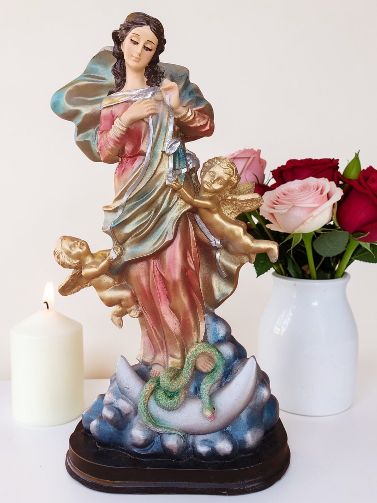 Virgen Desatanudos de resina 30 cm con ojos de cristal – Imagen religiosa católica para altar o decoración espiritual