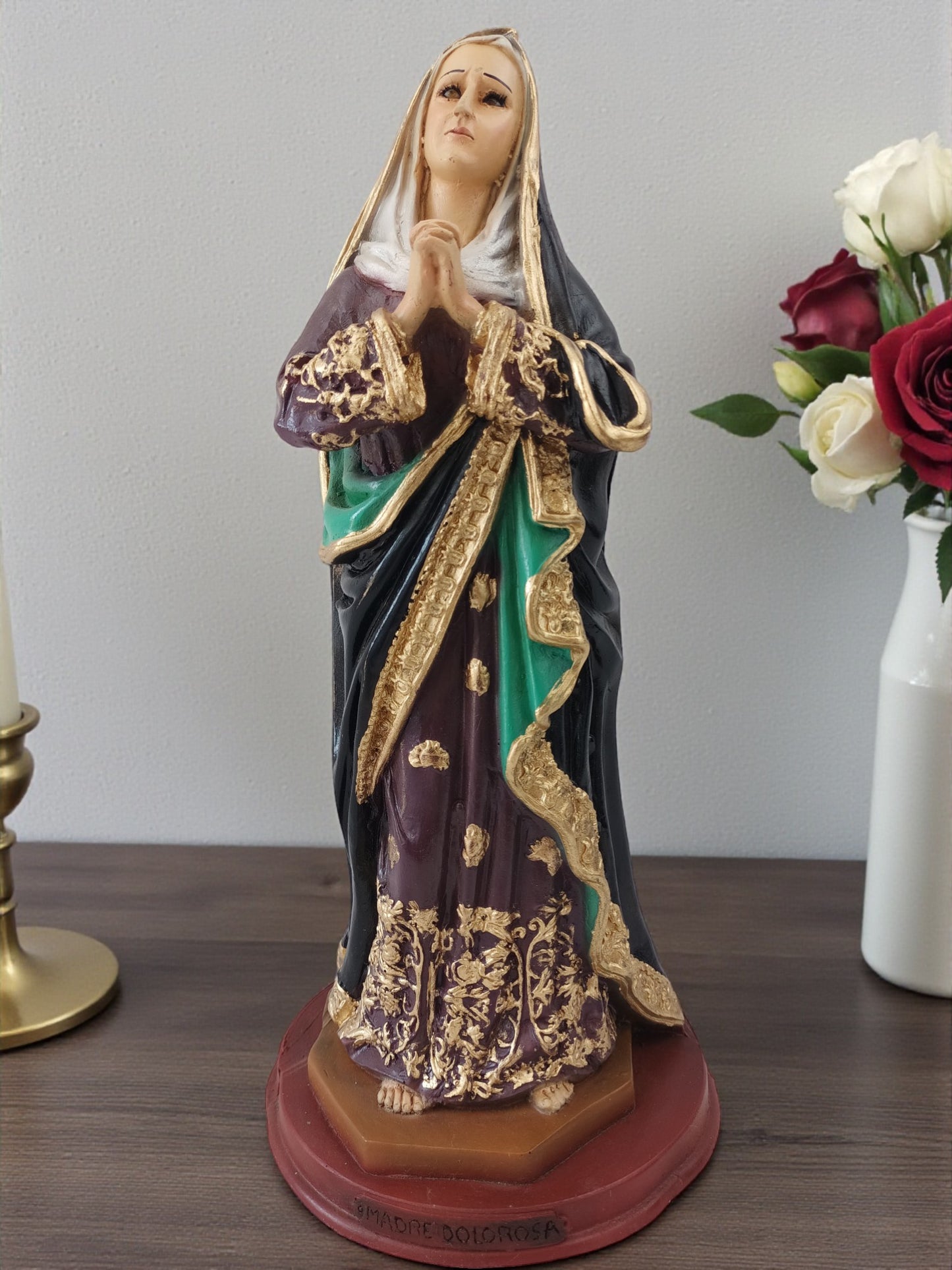 Virgen Dolorosa 30 cm – Figura Religiosa de Fe y Devoción en Resina