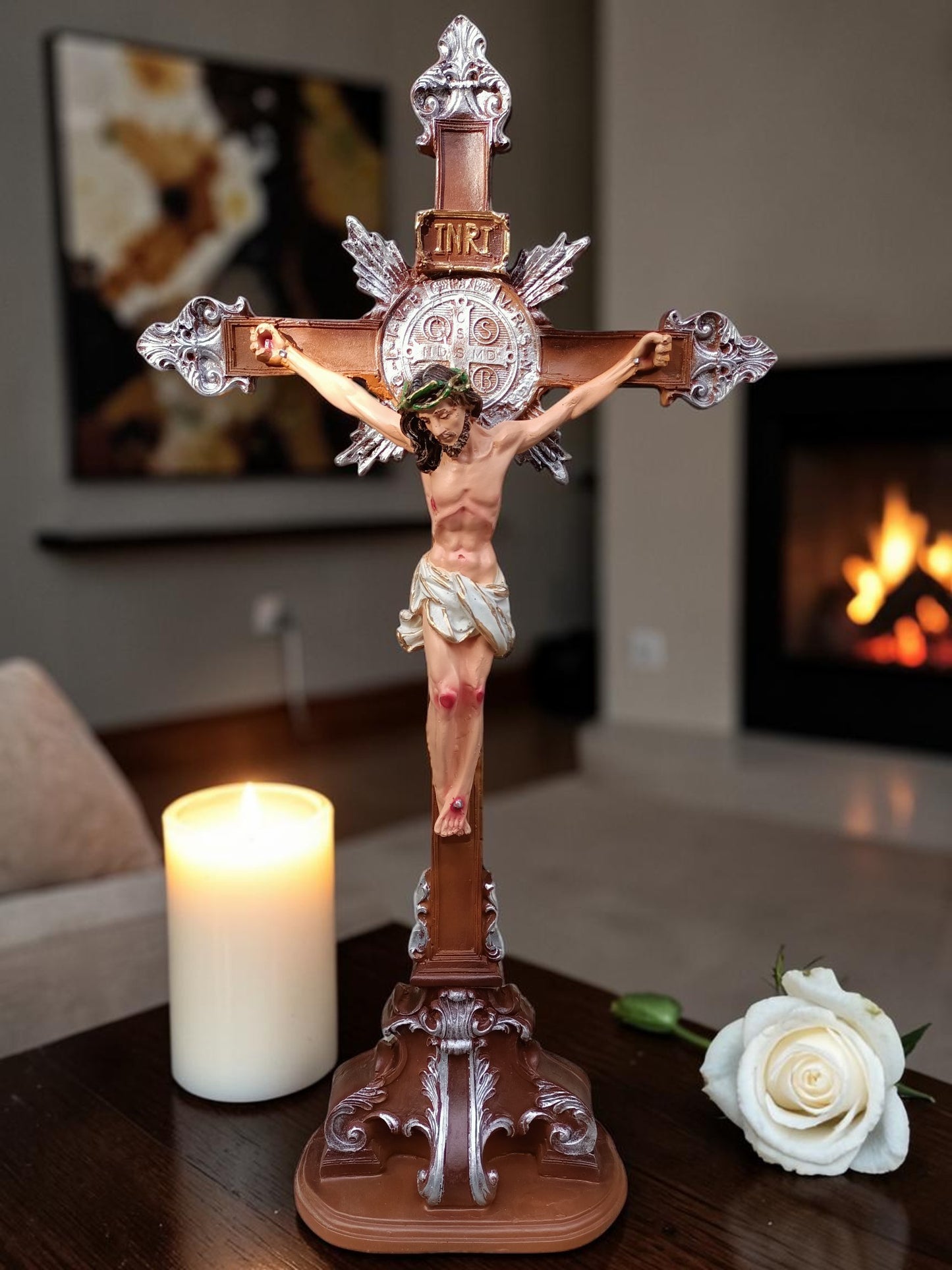 Cristo con Medalla de San Benito 50 cm | Protección Divina y Fe Inquebrantable