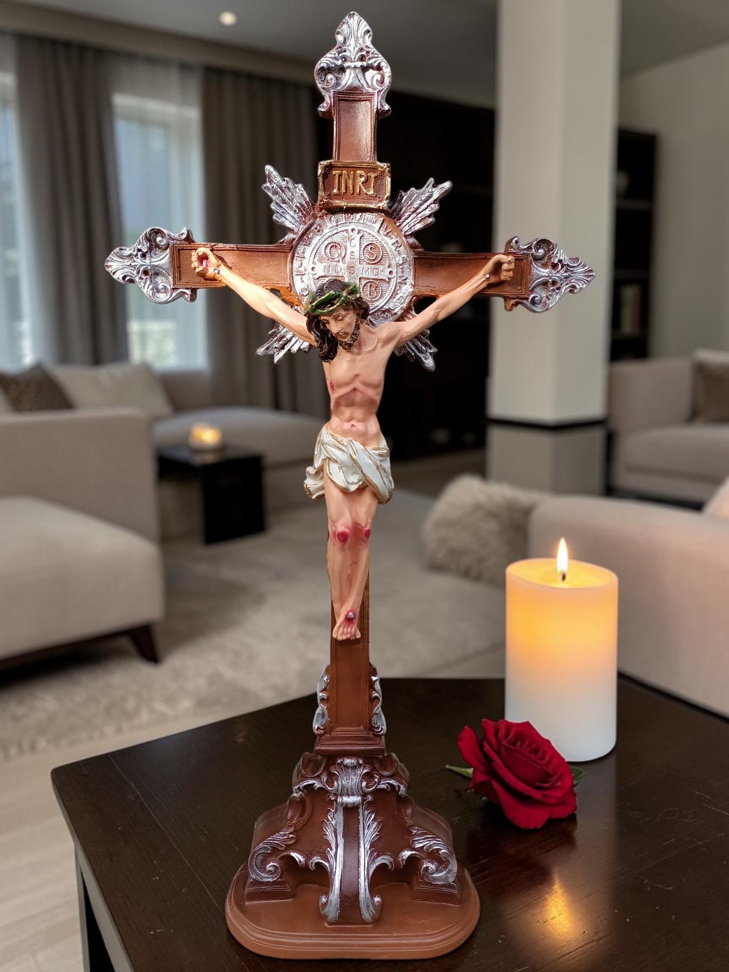 Cristo con Medalla de San Benito 50 cm | Protección Divina y Fe Inquebrantable