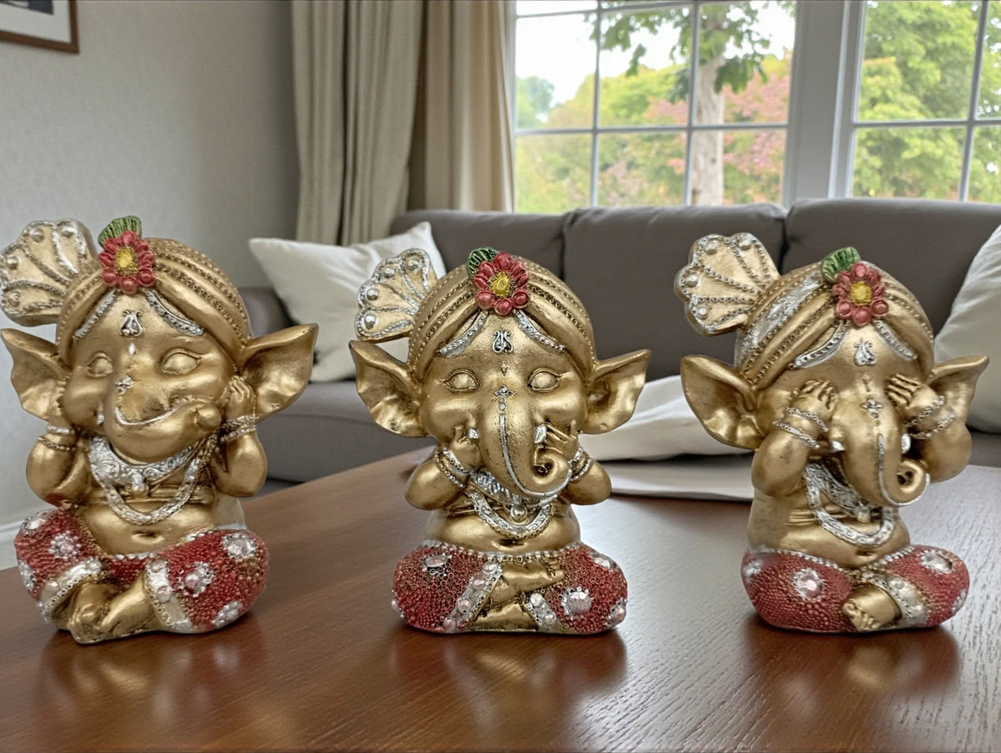 Trío Bebé Ganesh Decorativo | Figuras Espirituales en Resina Estilo Hindú