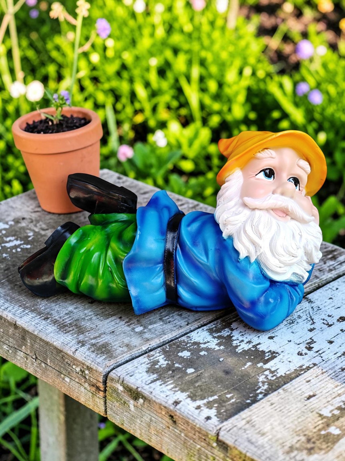 Duende Descansando de Jardín – Estatua Decorativa de Resina de 49cm de Largo