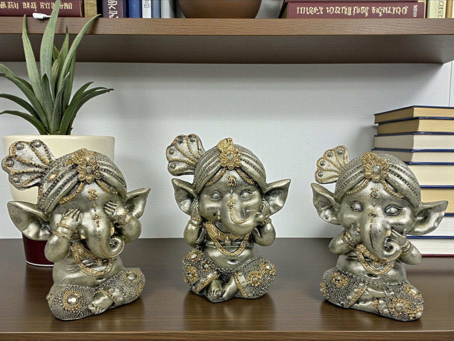 Trío Bebé Ganesh Decorativo | Figuras Espirituales en Resina Estilo Hindú