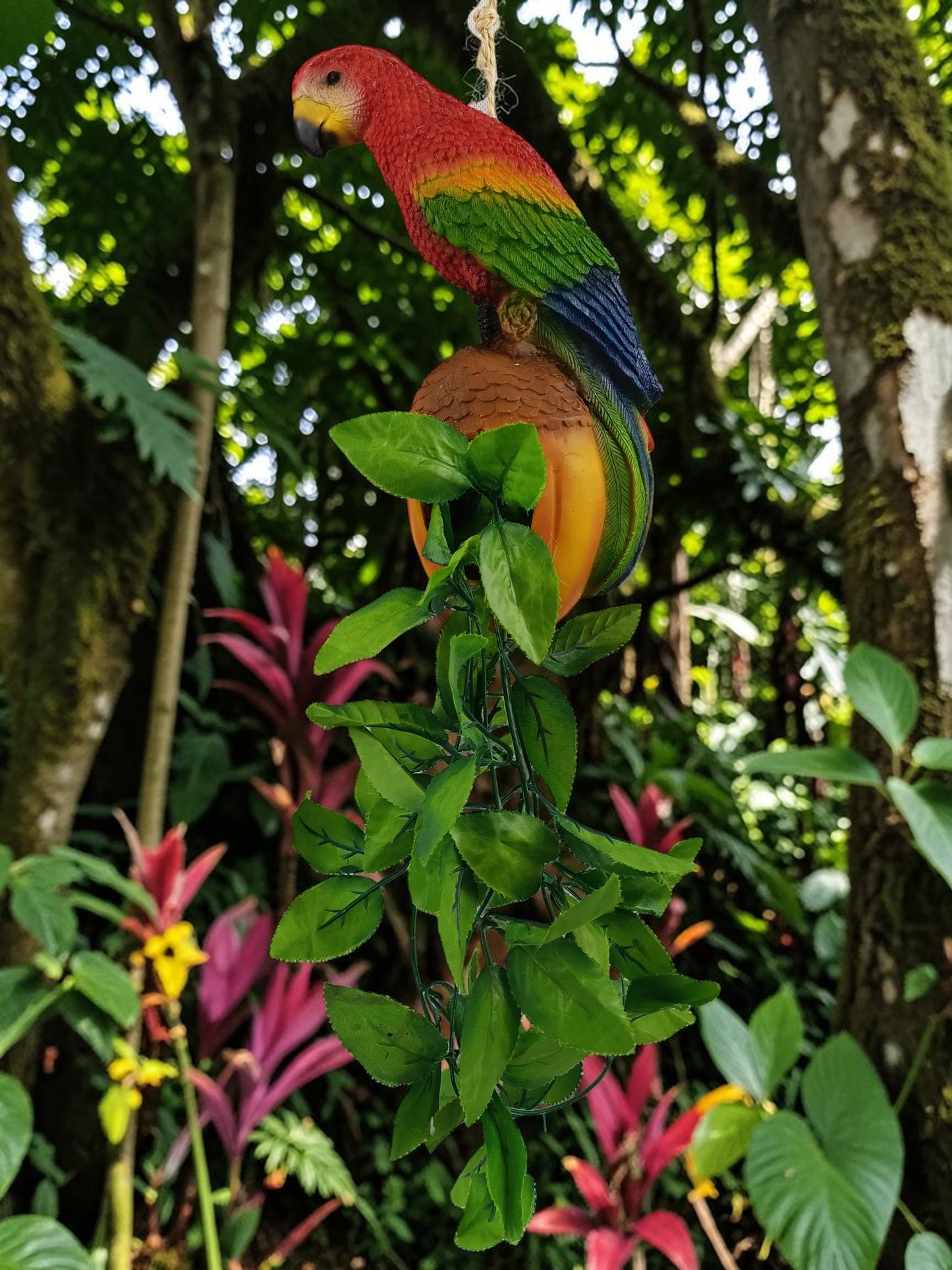Guacamaya Colgante Decorativa 30 cm – Vida, Color y Funcionalidad en un Solo Diseño