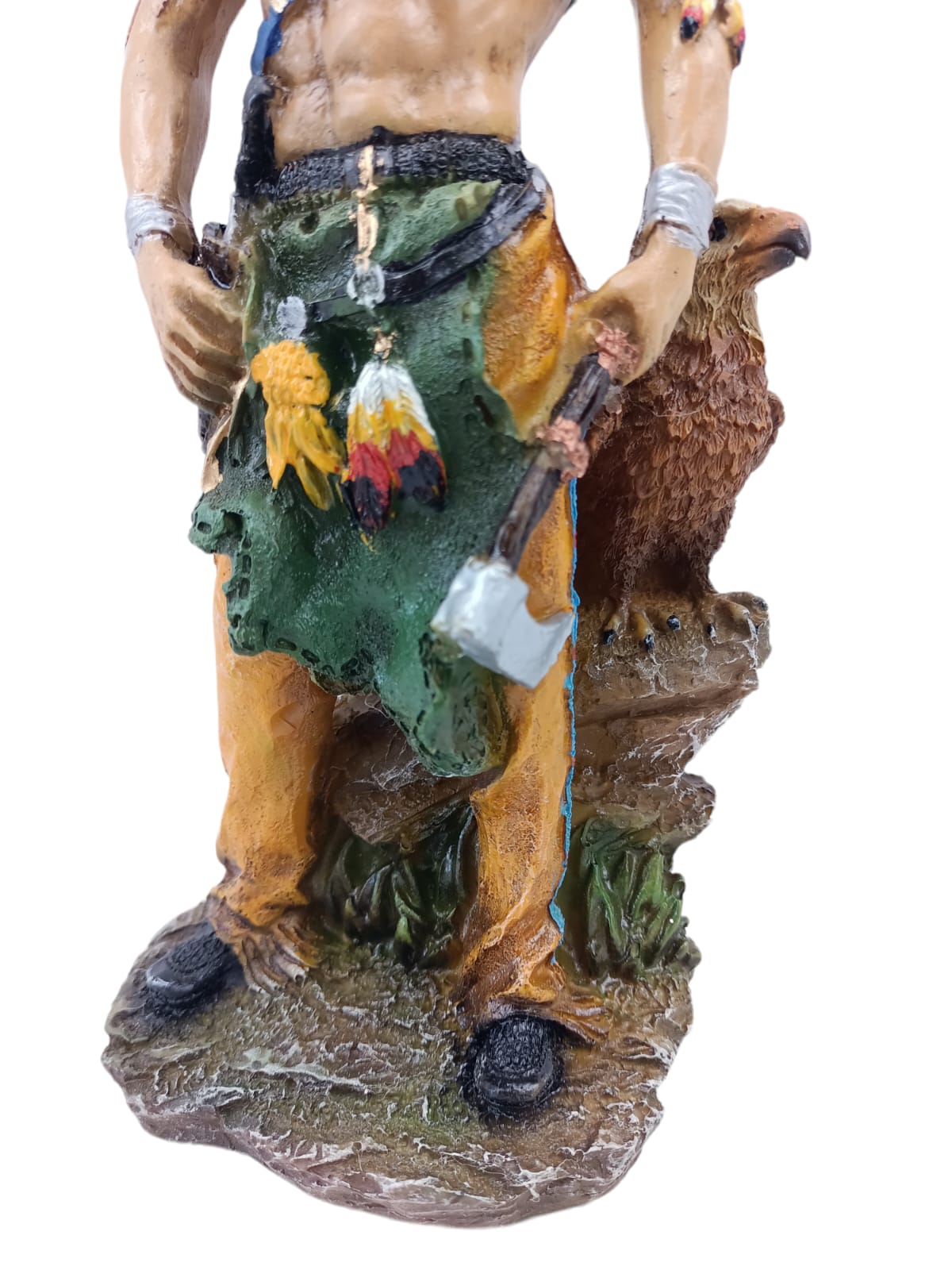 Guerrero Indígena Decorativo en Resina – Figura de Fuerza, Honor y Espíritu Ancestral | 27 cm