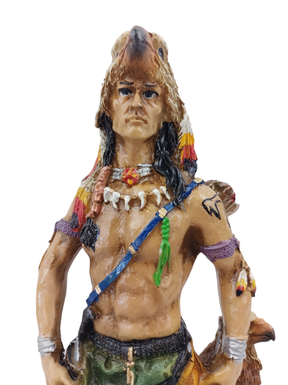 Guerrero Indígena Decorativo en Resina – Figura de Fuerza, Honor y Espíritu Ancestral | 27 cm