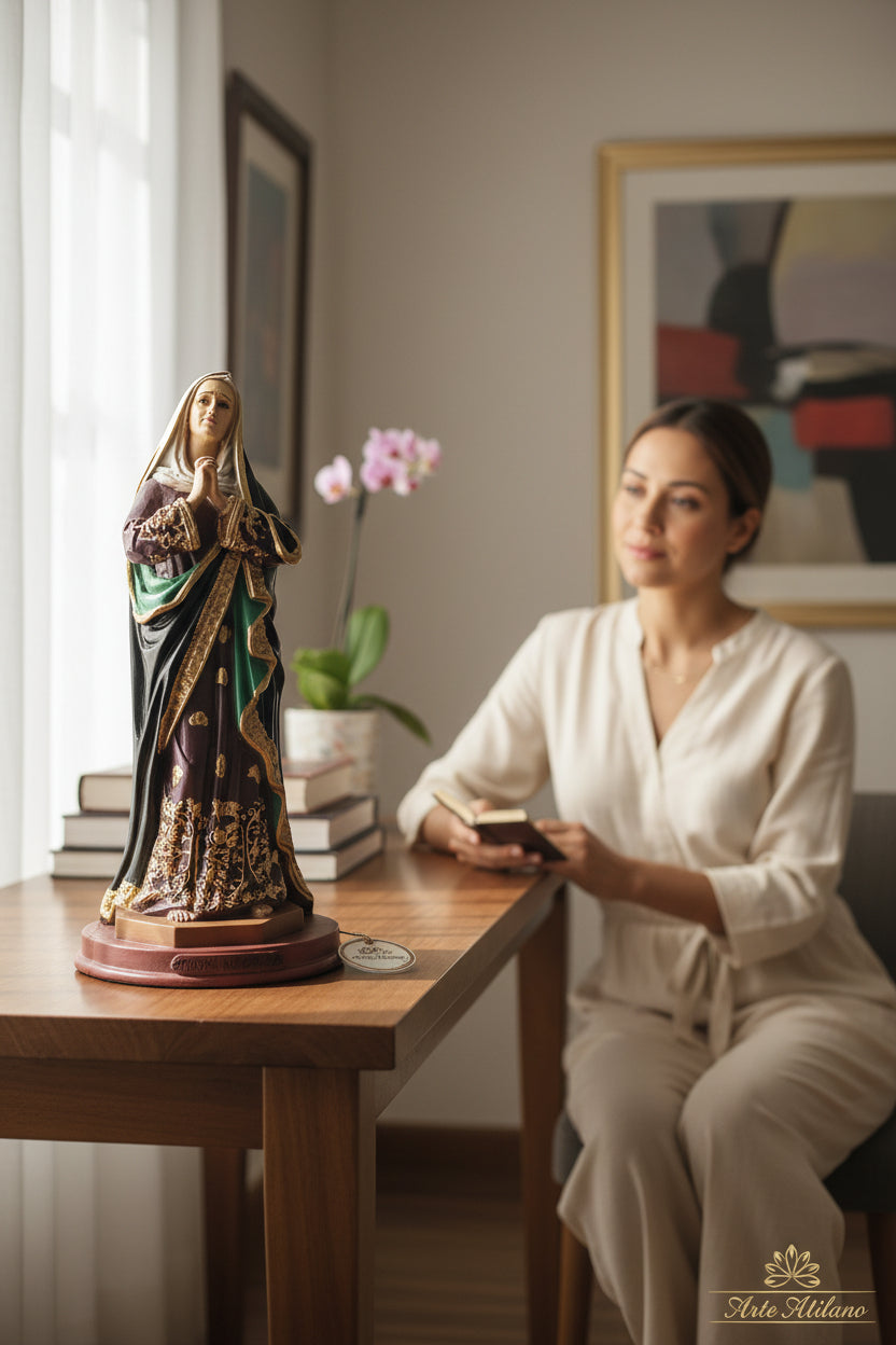 Virgen Dolorosa 30 cm – Figura Religiosa de Fe y Devoción en Resina