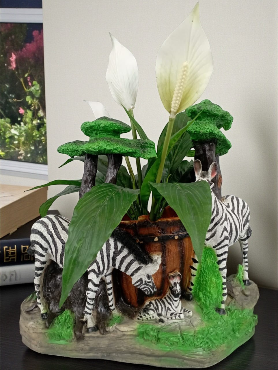 Maceta Decorativa Cebras – Escena Safari de Resina para Hogar y Jardín 34 cm