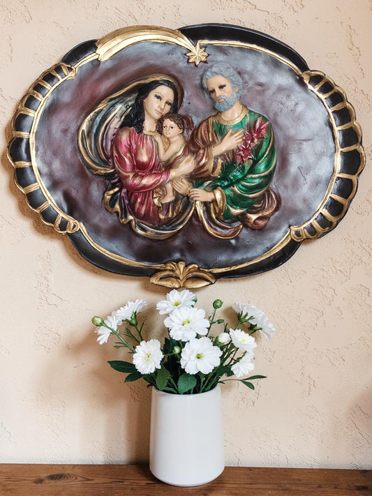 Medallón de la Sagrada Familia – Refugio de Amor y Unión